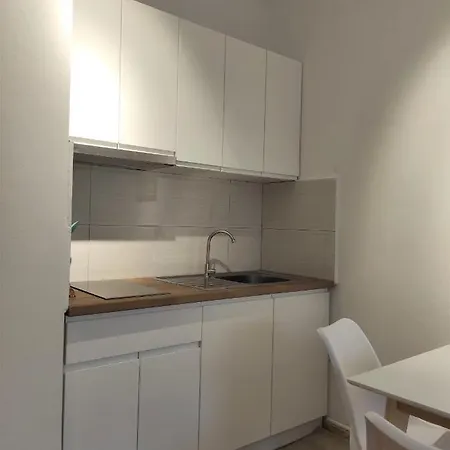 Joni's Small Apartment *